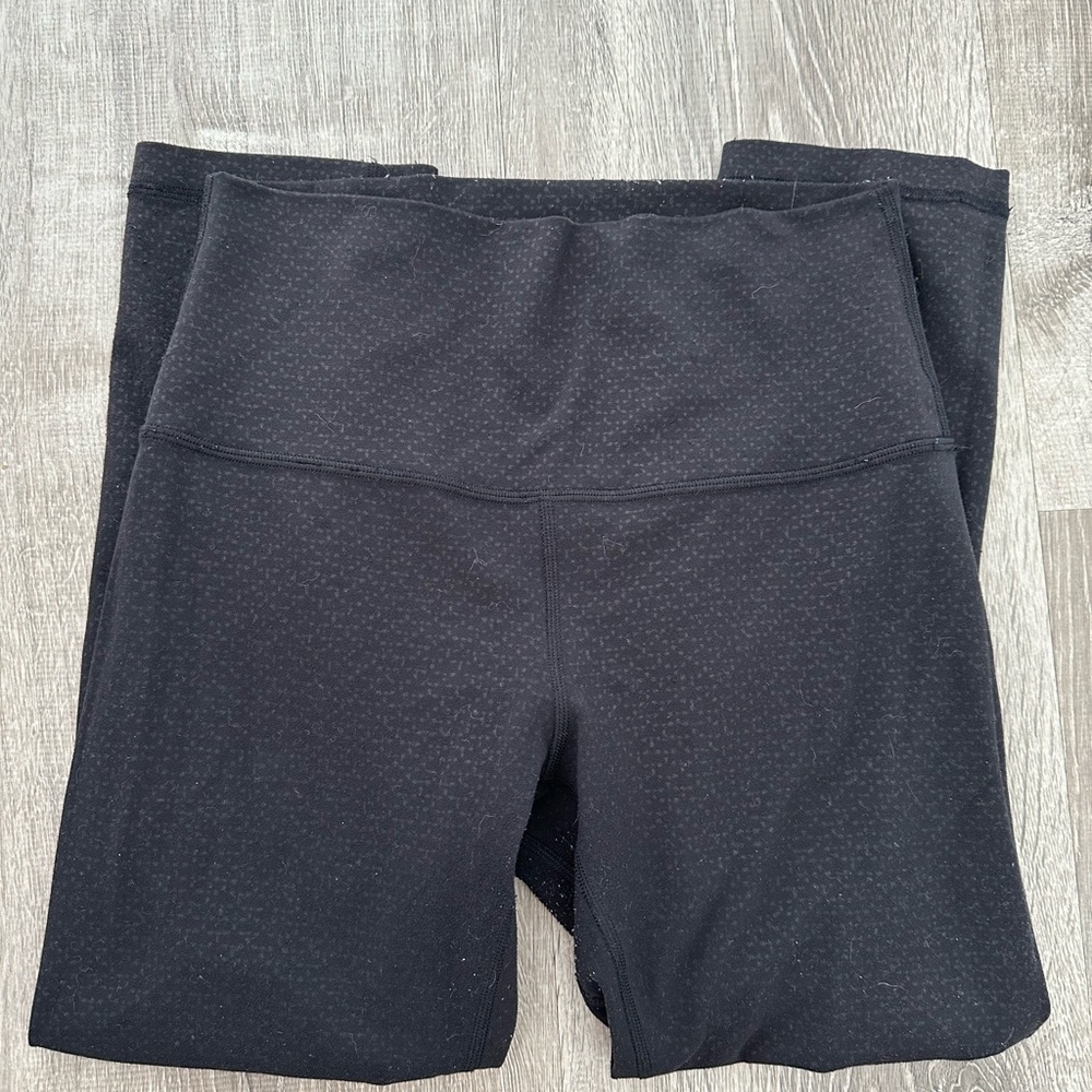 Lululemon Black Emboss Align 21 inch size 6